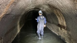 下水道管の潜行目視調査のサムネイル